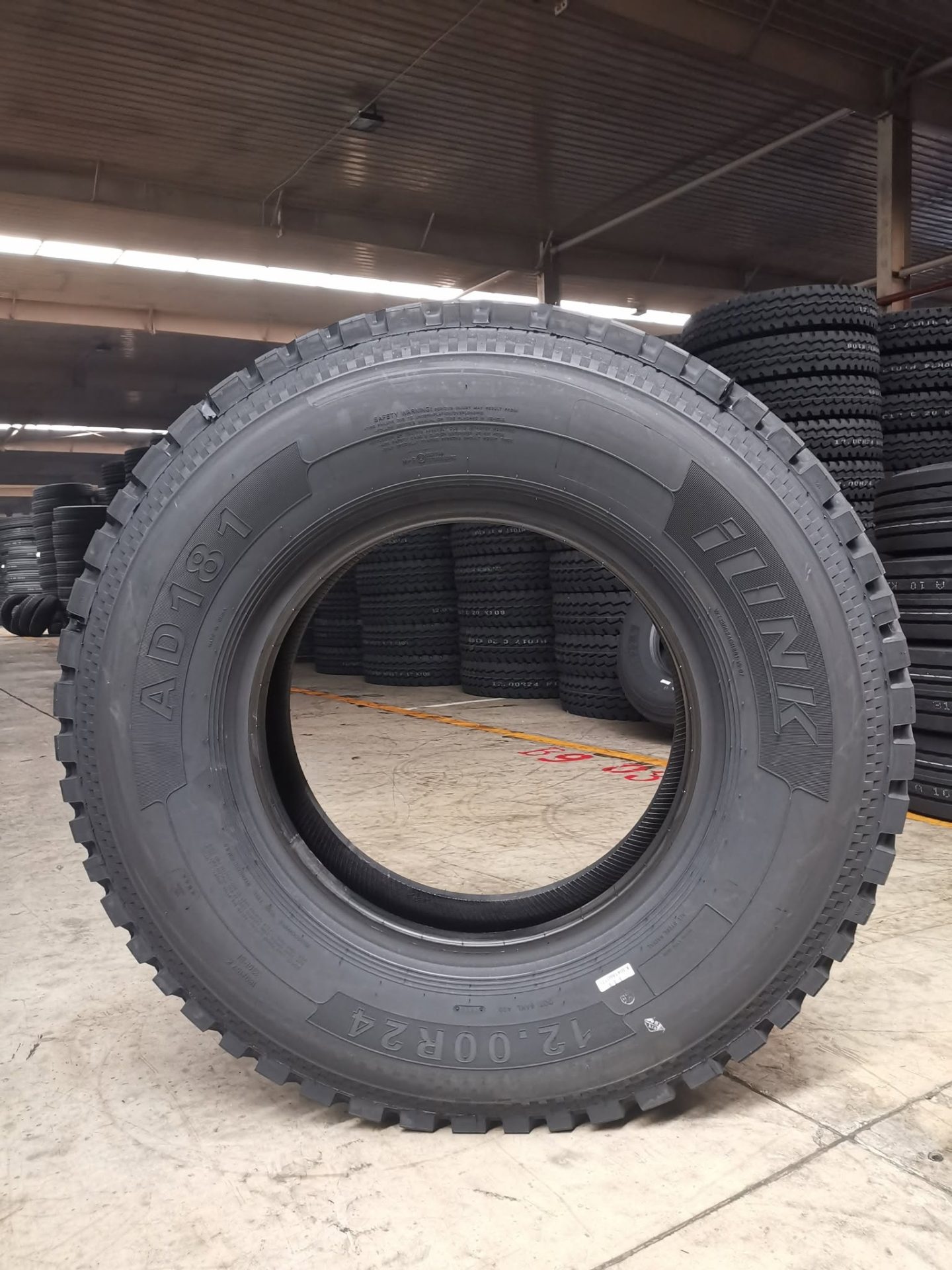LLANTA ILINK AD181 9.00R20